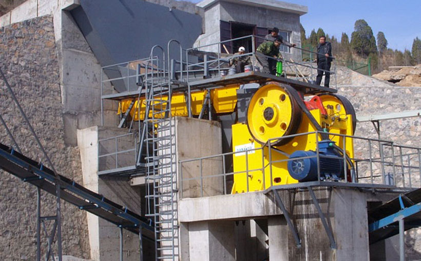 顎式破碎機(jī)撥盤（大耳朵護(hù)板）三個(gè)主要功能作用？